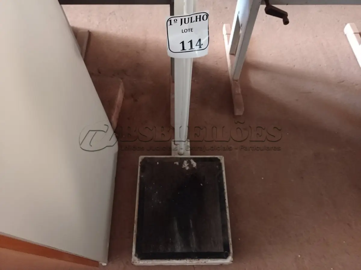 LOTE 114 - 01 BALANÇA COM CAPACIDADE MÁXIMA DE 200KG MARCA WELMY. (NO ESTADO) ATENÇÃO! FAZER A VISITAÇÃO ANTES DE ARREMATAR, NÃO SABEMOS SE FUNCIONA. LEILÃO NÃO TEM GARANTIA E NEM DEVOLUÇÃO, SUJEITO A POSSÍVEIS AVARIAS VISÍVEIS/OCULTAS E/OU AUSÊNCIA DE COMPONENTES.