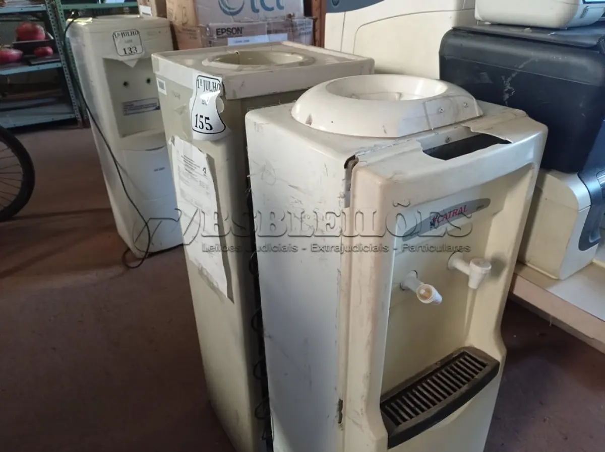 LOTE 155 - 02 BEBEDOUROS PARA GARRAFÃO COM AVARIAS. (NO ESTADO) ATENÇÃO! FAZER A VISITAÇÃO ANTES DE ARREMATAR, NÃO SABEMOS SE FUNCIONA. LEILÃO NÃO TEM GARANTIA E NEM DEVOLUÇÃO, SUJEITO A POSSÍVEIS AVARIAS VISÍVEIS/OCULTAS E/OU AUSÊNCIA DE COMPONENTES.