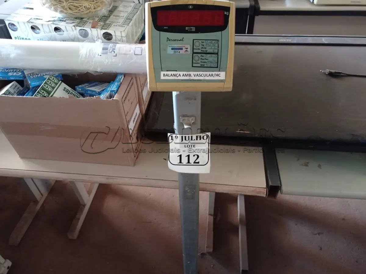 LOTE 112 - 01 BALANÇA COM CAPACIDADE DE 180KG MARCA FILIZOLA. (NO ESTADO) ATENÇÃO! FAZER A VISITAÇÃO ANTES DE ARREMATAR, NÃO SABEMOS SE FUNCIONA. LEILÃO NÃO TEM GARANTIA E NEM DEVOLUÇÃO, SUJEITO A POSSÍVEIS AVARIAS VISÍVEIS/OCULTAS E/OU AUSÊNCIA DE COMPONENTES.