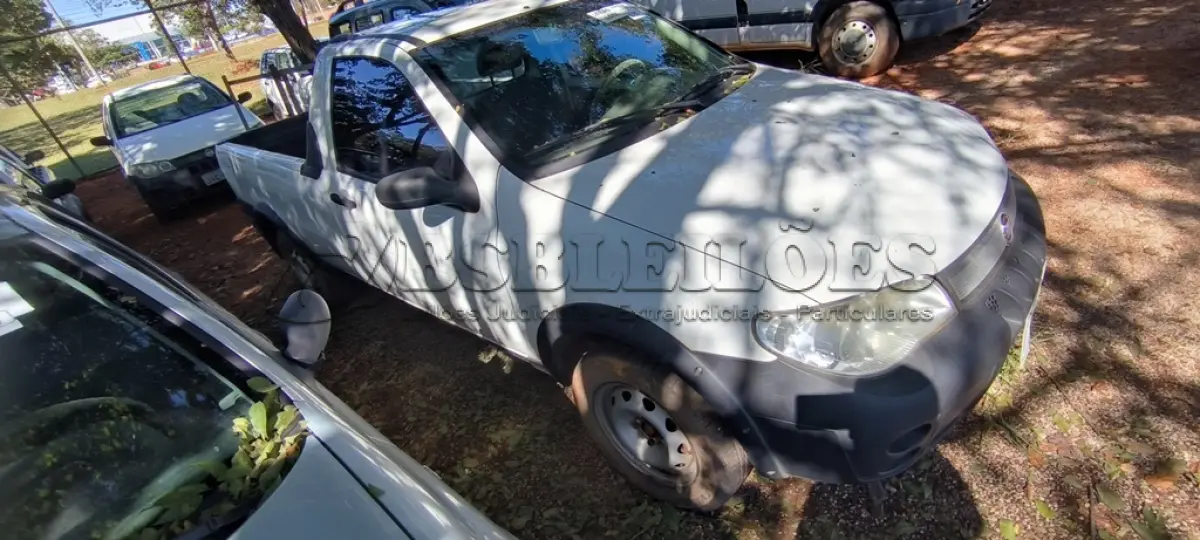 LOTE 025 - 01 FIAT STRADA PICK UP FIRE FLEX; PLACA: JIE-7518; ANO: 2009. CHASSI: 9BD27803MA7190783, RENAVAM: 00166993417; VEÍCULO APRESENTA BARULHO ANORMAL NO MOTOR (CATALIZADOR QUEBRADO) (NO ESTADO)