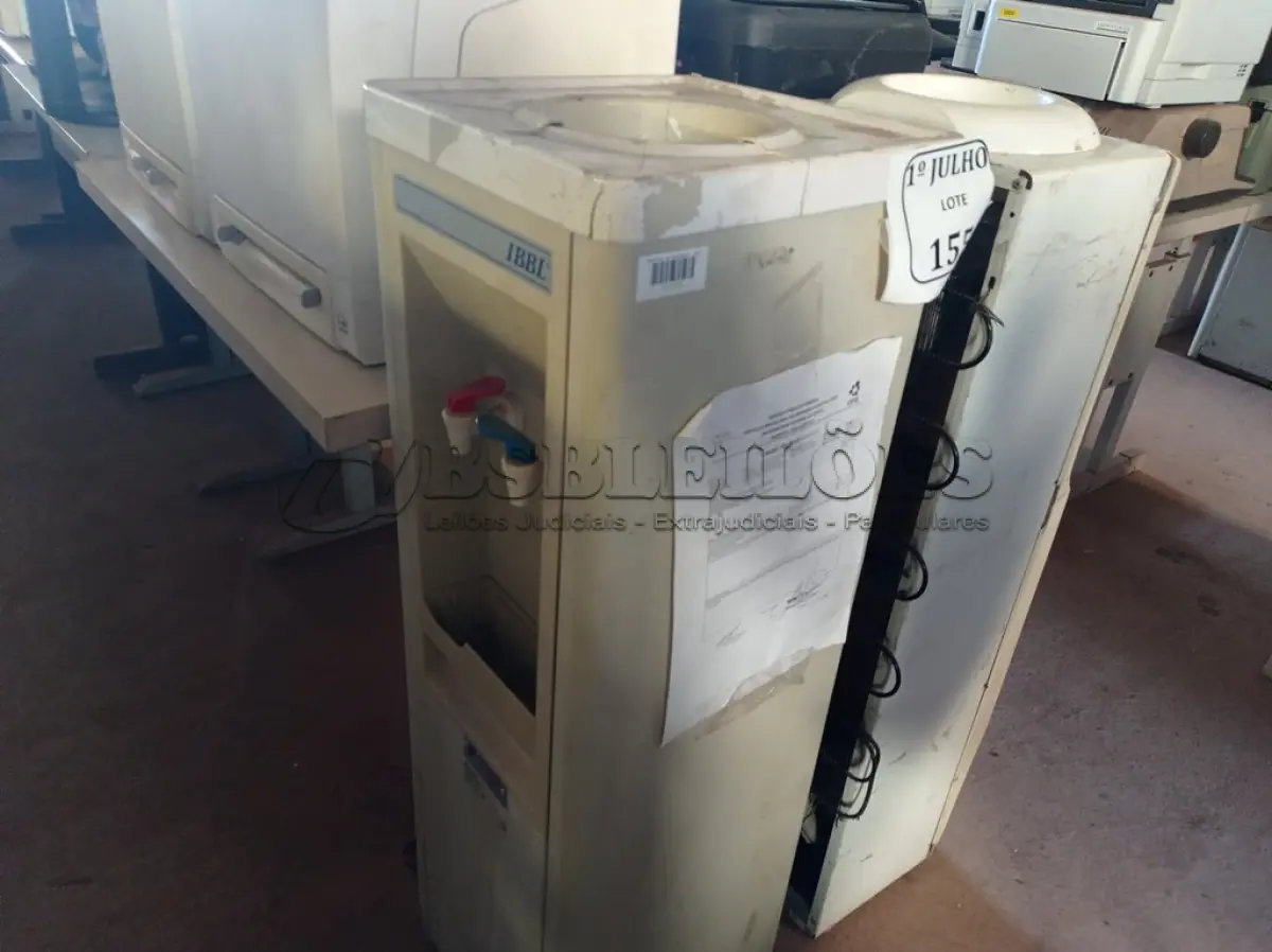 LOTE 155 - 02 BEBEDOUROS PARA GARRAFÃO COM AVARIAS. (NO ESTADO) ATENÇÃO! FAZER A VISITAÇÃO ANTES DE ARREMATAR, NÃO SABEMOS SE FUNCIONA. LEILÃO NÃO TEM GARANTIA E NEM DEVOLUÇÃO, SUJEITO A POSSÍVEIS AVARIAS VISÍVEIS/OCULTAS E/OU AUSÊNCIA DE COMPONENTES.