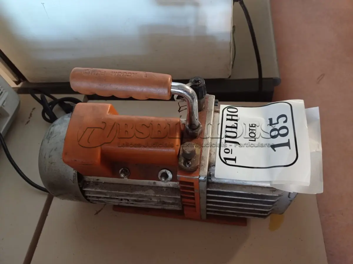 LOTE 185 - 01 BOMBA DE VÁCUO POMP INCOMPLETA. (NO ESTADO) ATENÇÃO! FAZER A VISITAÇÃO ANTES DE ARREMATAR, NÃO SABEMOS SE FUNCIONA. LEILÃO NÃO TEM GARANTIA E NEM DEVOLUÇÃO, SUJEITO A POSSÍVEIS AVARIAS VISÍVEIS/OCULTAS E/OU AUSÊNCIA DE COMPONENTES.
