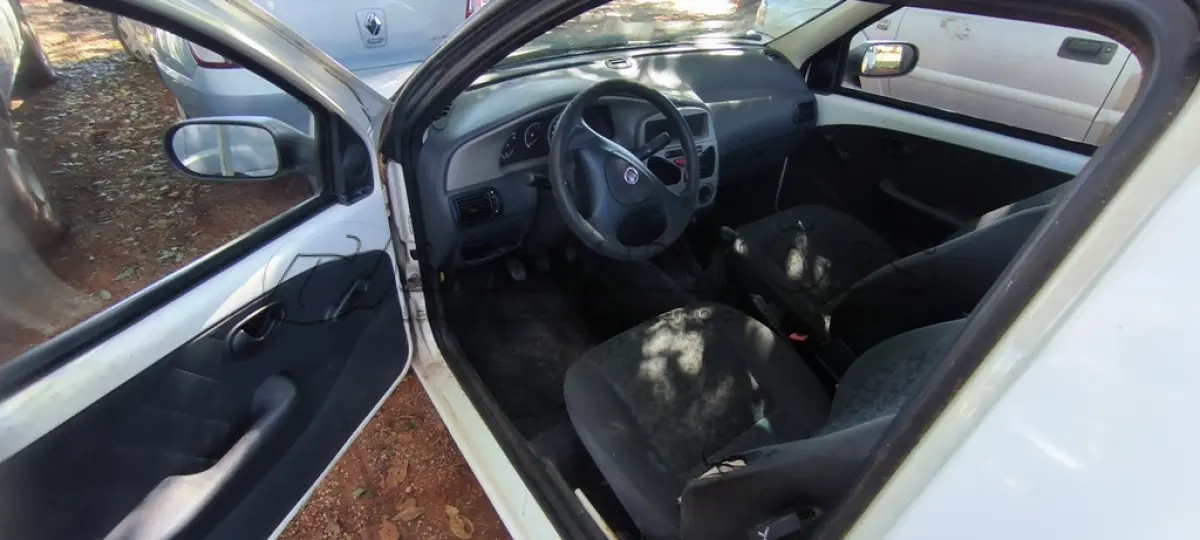 LOTE 023 - 01 FIAT STRADA PICK UP FIRE FLEX; PLACA: JIC-4717; ANO: 2009.  CHASSI: 9BD27803MA7188523, RENAVAM: 00164945334; VEÍCULO NÃO FUNCIONA, BOMBA DE COMBUSTÍVEL TRAVADA (NO ESTADO)