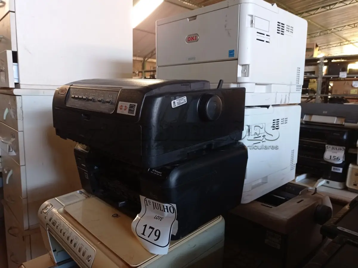 LOTE 179 - 05 IMPRESSORAS, SENDO 01 MATRICIAL E 01 MÁQUINA DE ESCREVER ANTIGA. (NO ESTADO) ATENÇÃO! FAZER A VISITAÇÃO ANTES DE ARREMATAR, NÃO SABEMOS SE FUNCIONA. LEILÃO NÃO TEM GARANTIA E NEM DEVOLUÇÃO, SUJEITO A POSSÍVEIS AVARIAS VISÍVEIS/OCULTAS E/OU AUSÊNCIA DE COMPONENTES.