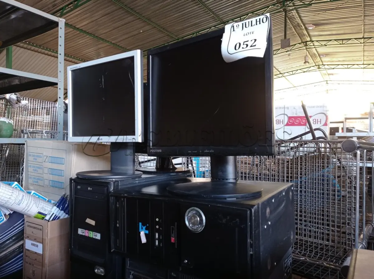 LOTE 052 - 04 CPU'S E 03 MONITORES MARCAS E MODELOS DIVERSOS. (NO ESTADO) ATENÇÃO! FAZER A VISITAÇÃO ANTES DE ARREMATAR, NÃO SABEMOS SE FUNCIONA. LEILÃO NÃO TEM GARANTIA E NEM DEVOLUÇÃO, SUJEITO A POSSÍVEIS AVARIAS VISÍVEIS/OCULTAS E/OU AUSÊNCIA DE COMPONENTES.
