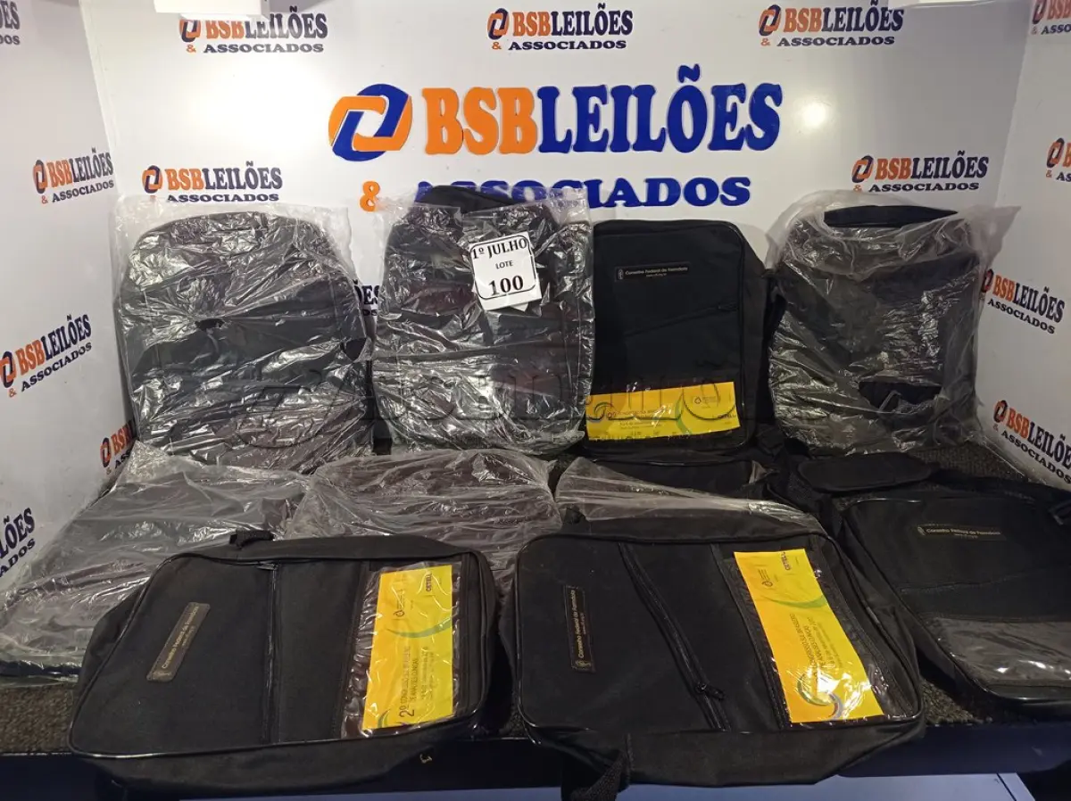 LOTE 100 - 01 LOTE COM 10 BOLSAS/MOCHILAS. (NO ESTADO) ATENÇÃO! FAZER A VISITAÇÃO ANTES DE ARREMATAR, NÃO SABEMOS SE FUNCIONA. LEILÃO NÃO TEM GARANTIA E NEM DEVOLUÇÃO, SUJEITO A POSSÍVEIS AVARIAS VISÍVEIS/OCULTAS E/OU AUSÊNCIA DE COMPONENTES.