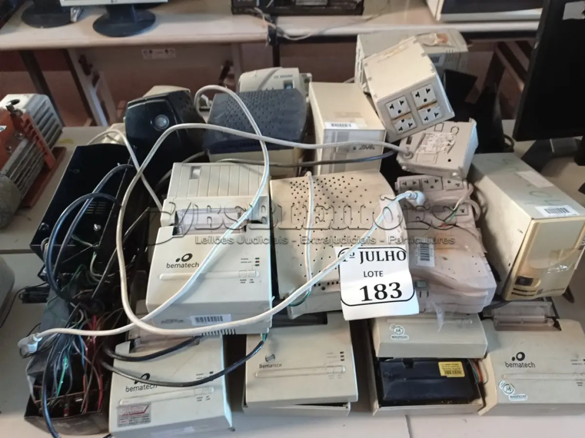 LOTE 183 - 01 LOTE COM DIVERSOS ESTABILIZADORES E IMPRESSORAS NÃO FISCAL. (NO ESTADO) ATENÇÃO! FAZER A VISITAÇÃO ANTES DE ARREMATAR, NÃO SABEMOS SE FUNCIONA. LEILÃO NÃO TEM GARANTIA E NEM DEVOLUÇÃO, SUJEITO A POSSÍVEIS AVARIAS VISÍVEIS/OCULTAS E/OU AUSÊNCIA DE COMPONENTES.