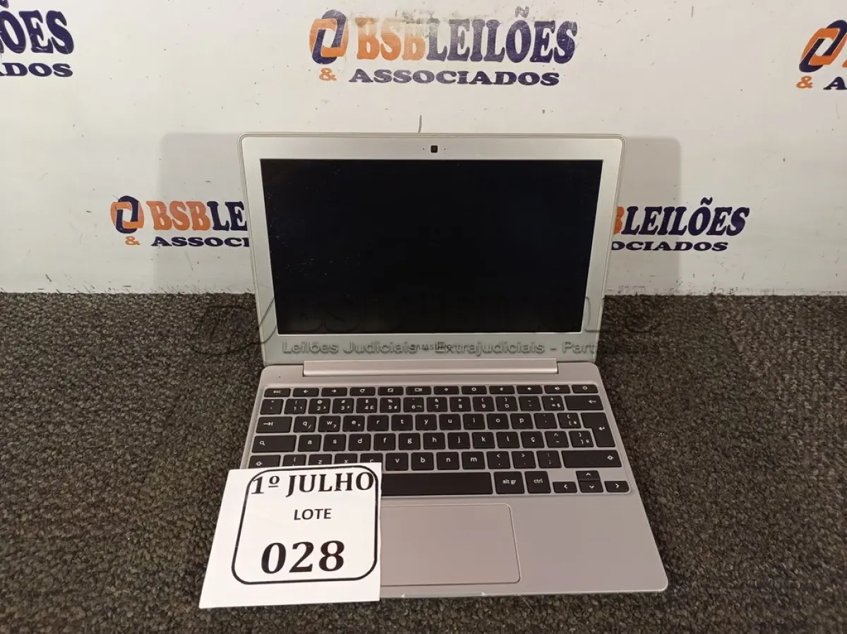 LOTE 028 - 01 NOTEBOOK MODELO: XE500C12 MARCA SAMSUNG SEM FONTE 12V. (NO ESTADO) ATENÇÃO! FAZER A VISITAÇÃO ANTES DE ARREMATAR, NÃO SABEMOS SE FUNCIONA. LEILÃO NÃO TEM GARANTIA E NEM DEVOLUÇÃO, SUJEITO A POSSÍVEIS AVARIAS VISÍVEIS/OCULTAS E/OU AUSÊNCIA DE COMPONENTES.