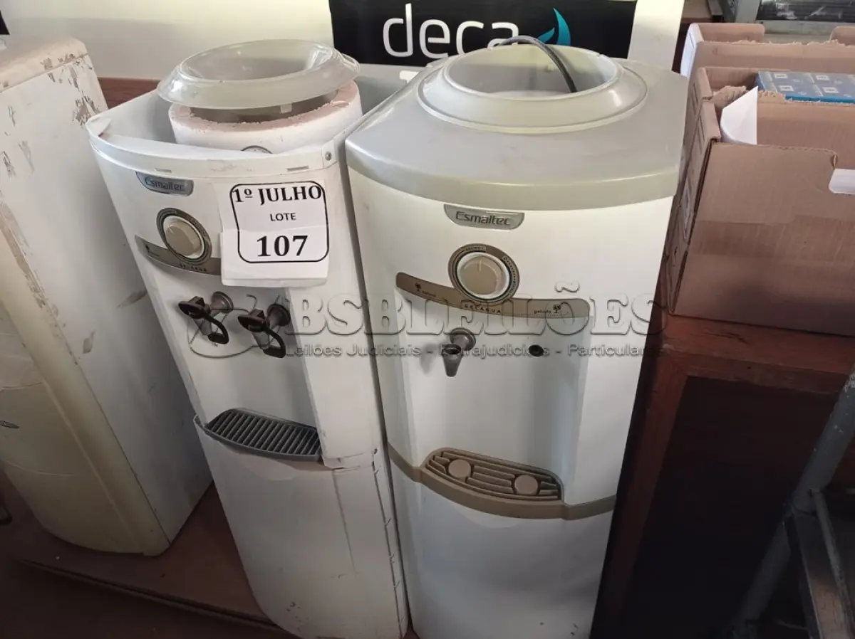 LOTE 107 - 02 BEBEDOUROS PARA GARRAFÃO COM AVARIAS, APENAS 01 LIGANDO. (NO ESTADO) ATENÇÃO! FAZER A VISITAÇÃO ANTES DE ARREMATAR, NÃO SABEMOS SE FUNCIONA. LEILÃO NÃO TEM GARANTIA E NEM DEVOLUÇÃO, SUJEITO A POSSÍVEIS AVARIAS VISÍVEIS/OCULTAS E/OU AUSÊNCIA DE COMPONENTES.