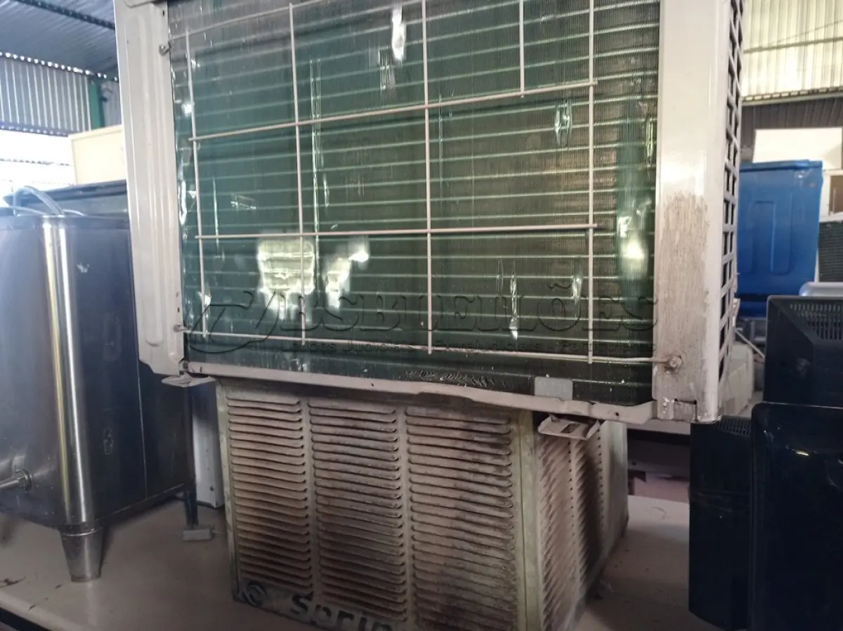 LOTE 151 - 03 SUCATAS DE CONDICIONADORAS DE AR. (NO ESTADO) ATENÇÃO! FAZER A VISITAÇÃO ANTES DE ARREMATAR, NÃO SABEMOS SE FUNCIONA. LEILÃO NÃO TEM GARANTIA E NEM DEVOLUÇÃO, SUJEITO A POSSÍVEIS AVARIAS VISÍVEIS/OCULTAS E/OU AUSÊNCIA DE COMPONENTES.