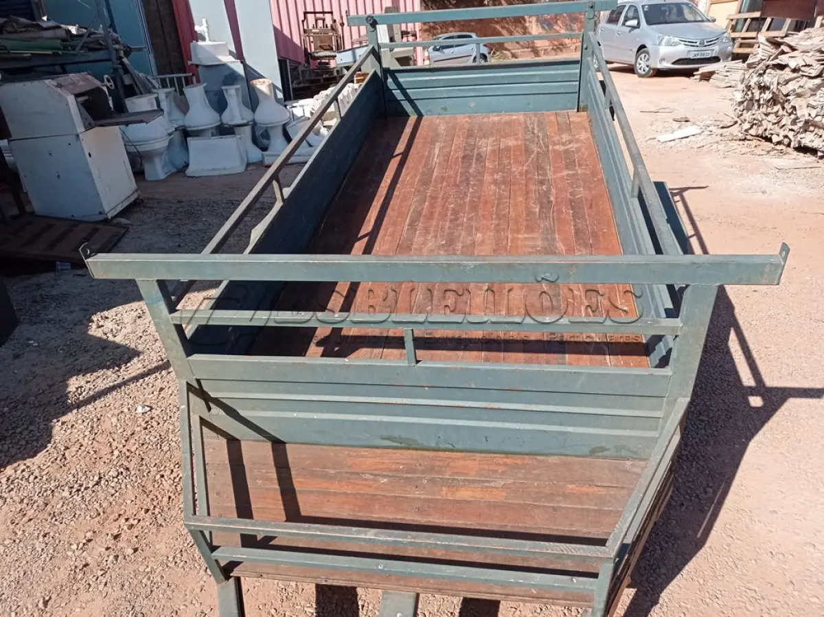 LOTE 456 - 01 REBOQUE. (NO ESTADO) ATENÇÃO! FAZER A VISITAÇÃO ANTES DE ARREMATAR, NÃO SABEMOS SE FUNCIONA. LEILÃO NÃO TEM GARANTIA E NEM DEVOLUÇÃO, SUJEITO A POSSÍVEIS AVARIAS VISÍVEIS/OCULTAS E/OU AUSÊNCIA DE COMPONENTES.