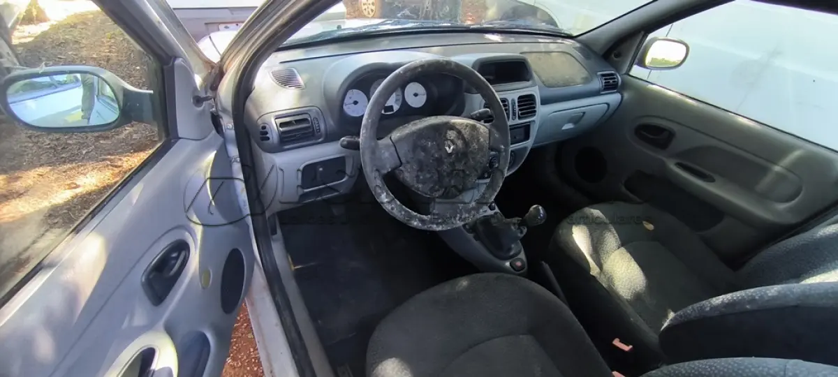 LOTE 014 - 01 RENAULT CLIO AUT1616VS; PLACA: JHM-0617; ANO: 2008. CHASSI: 8A1LB8E058L030886, RENAVAM: 00973876700;(NO ESTADO)