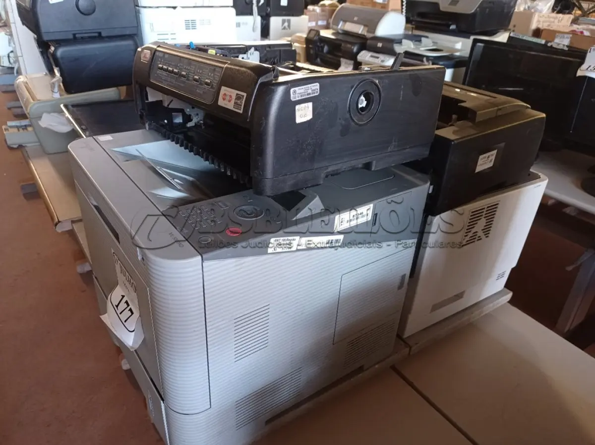LOTE 177 - 04 IMPRESSORAS, SENDO 02 MATRICIAL. (NO ESTADO) ATENÇÃO! FAZER A VISITAÇÃO ANTES DE ARREMATAR, NÃO SABEMOS SE FUNCIONA. LEILÃO NÃO TEM GARANTIA E NEM DEVOLUÇÃO, SUJEITO A POSSÍVEIS AVARIAS VISÍVEIS/OCULTAS E/OU AUSÊNCIA DE COMPONENTES.