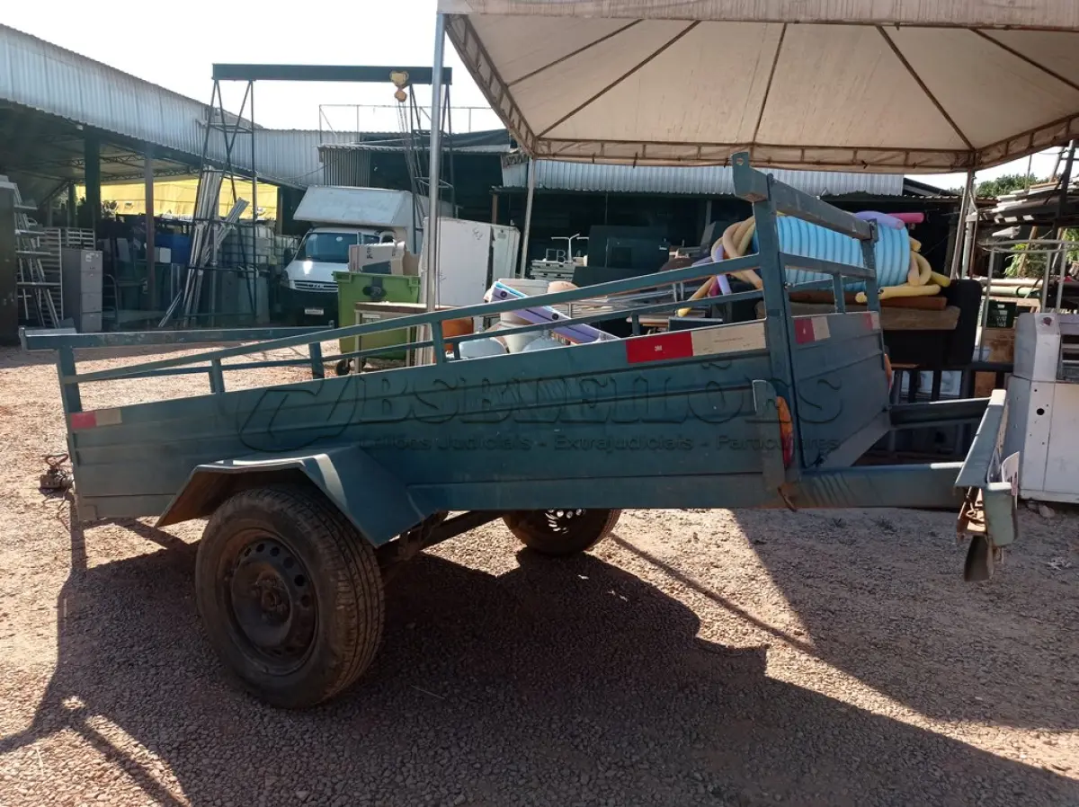 LOTE 456 - 01 REBOQUE. (NO ESTADO) ATENÇÃO! FAZER A VISITAÇÃO ANTES DE ARREMATAR, NÃO SABEMOS SE FUNCIONA. LEILÃO NÃO TEM GARANTIA E NEM DEVOLUÇÃO, SUJEITO A POSSÍVEIS AVARIAS VISÍVEIS/OCULTAS E/OU AUSÊNCIA DE COMPONENTES.