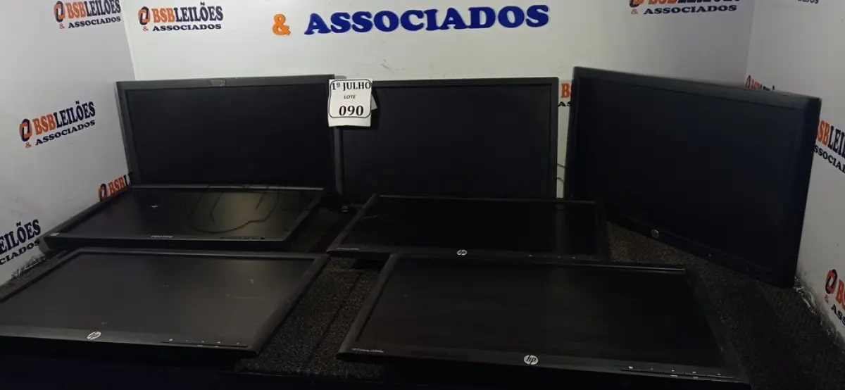 LOTE 090 - 04 MONITORES LCD MARCAS HP E POSITIVO PARA RETIRADA DE PEÇAS. (NO ESTADO) ATENÇÃO! FAZER A VISITAÇÃO ANTES DE ARREMATAR, NÃO SABEMOS SE FUNCIONA. LEILÃO NÃO TEM GARANTIA E NEM DEVOLUÇÃO, SUJEITO A POSSÍVEIS AVARIAS VISÍVEIS/OCULTAS E/OU AUSÊNCIA DE COMPONENTES.