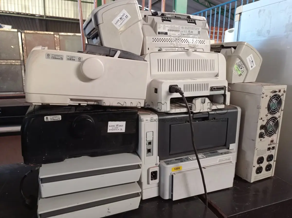 LOTE 188 - 01 LOTE COM IMPRESSORAS E SCANNERS. (NO ESTADO) ATENÇÃO! FAZER A VISITAÇÃO ANTES DE ARREMATAR, NÃO SABEMOS SE FUNCIONA. LEILÃO NÃO TEM GARANTIA E NEM DEVOLUÇÃO, SUJEITO A POSSÍVEIS AVARIAS VISÍVEIS/OCULTAS E/OU AUSÊNCIA DE COMPONENTES.