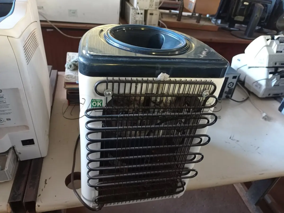 LOTE 165 - 01 PURIFICADOR DE ÁGUA HERMÉTICO MARCA LIBELL 220V. (LIGANDO) (NO ESTADO) ATENÇÃO! FAZER A VISITAÇÃO ANTES DE ARREMATAR, NÃO SABEMOS SE FUNCIONA. LEILÃO NÃO TEM GARANTIA E NEM DEVOLUÇÃO, SUJEITO A POSSÍVEIS AVARIAS VISÍVEIS/OCULTAS E/OU AUSÊNCIA DE COMPONENTES.