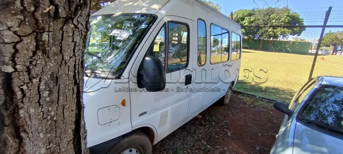 LOTE 026 - 01 VAN PEUGEOT BOXER NIKS 16; PLACA: JHP-7922; ANO: 2009. CHASSI: 936ZCXMNCA2048486, RENAVAM: 00198883820; (VEÍCULO AMASSADO NO TETO NA FRENTE E TRASERIRA, AR-CONDICIONADO NÃO FUNCIONA E SUPORTE DO COMPRESSOR DO A/C QUEBRADO, SUSPENSÃO DIANTEIRA FAZENDO MUITO BARULHO) (NO ESTADO)