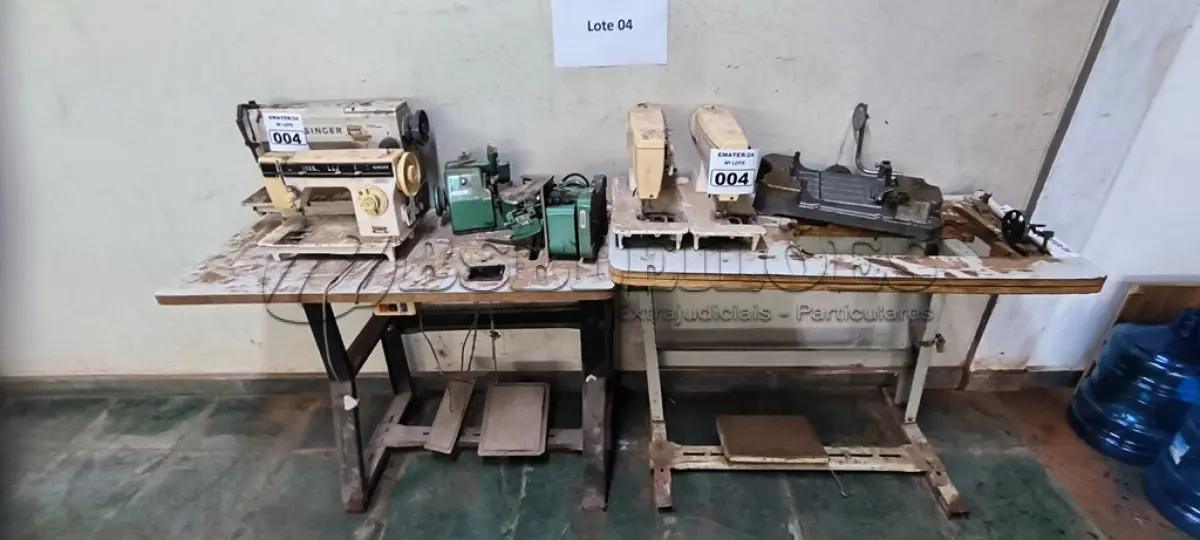 LOTE 004 - APROXIMADAMENTE 6 DE MÁQUINAS DE COSTURA DOMÉSTICA E INDUSTRIAL. (NO ESTADO)