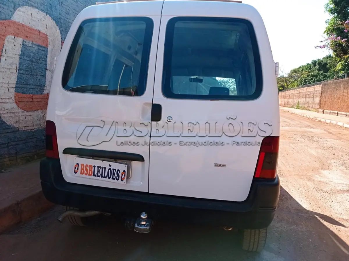 LOTE 458 - 01 FURGÃO I/PEUGEOUT 1.6 F 800K A GASOLINA; ANO 2008/2009 NA COR BRANCA. (NO ESTADO)