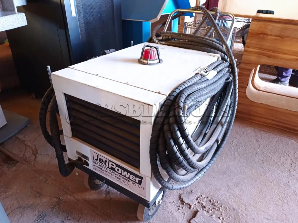 LOTE 453 - 01 AUXILIAR DE PARTIDA PARA AERONAVE MARCA JET POWER FLTER II 2500 POTÊNCIA 56KVA ENTRADA DE 380VOLTS E SAÍDA DE 28DC. (NO ESTADO) ATENÇÃO! FAZER A VISITAÇÃO ANTES DE ARREMATAR, NÃO SABEMOS SE FUNCIONA. LEILÃO NÃO TEM GARANTIA E NEM DEVOLUÇÃO, SUJEITO A POSSÍVEIS AVARIAS VISÍVEIS/OCULTAS E/OU AUSÊNCIA DE COMPONENTES.
