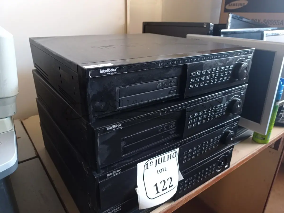 LOTE 122 - 04 DVR'S, MODELO: VD16M 480 MARCA INTELBRAS, 01 MESA CONTROLADORA MARCA PANASONIC E 01 VÍDEO CASSETE.  (NO ESTADO) ATENÇÃO! FAZER A VISITAÇÃO ANTES DE ARREMATAR, NÃO SABEMOS SE FUNCIONA. LEILÃO NÃO TEM GARANTIA E NEM DEVOLUÇÃO, SUJEITO A POSSÍVEIS AVARIAS VISÍVEIS/OCULTAS E/OU AUSÊNCIA DE COMPONENTES.
