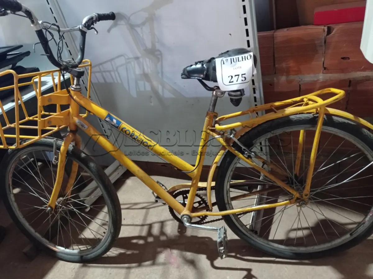 LOTE 275 - 01 BICICLETA CARGUEIRA E 02 RODAS. (NO ESTADO) ATENÇÃO! FAZER A VISITAÇÃO ANTES DE ARREMATAR, NÃO SABEMOS SE FUNCIONA. LEILÃO NÃO TEM GARANTIA E NEM DEVOLUÇÃO, SUJEITO A POSSÍVEIS AVARIAS VISÍVEIS/OCULTAS E/OU AUSÊNCIA DE COMPONENTES.