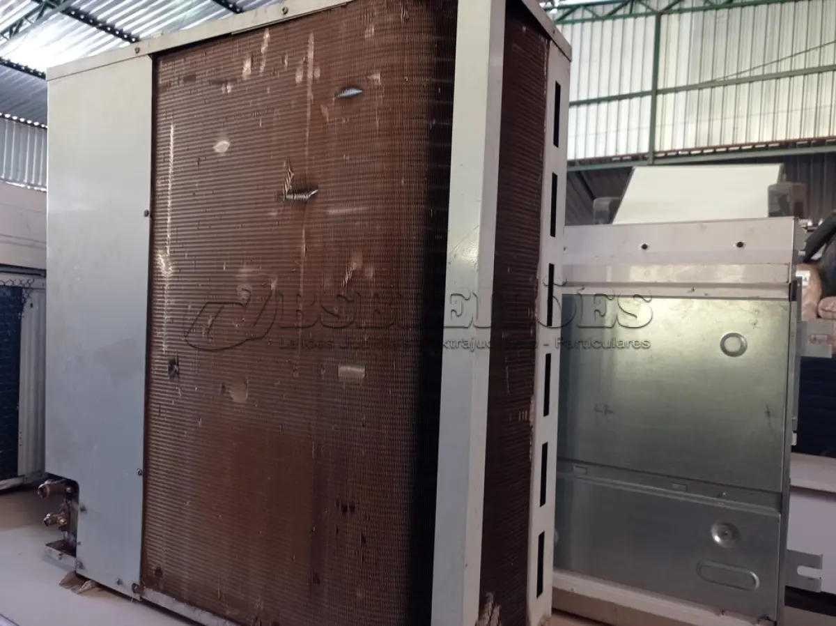 LOTE 232 - 01 SUCATA DE AR-CONDICIONADO. (NO ESTADO) ATENÇÃO! FAZER A VISITAÇÃO ANTES DE ARREMATAR, NÃO SABEMOS SE FUNCIONA. LEILÃO NÃO TEM GARANTIA E NEM DEVOLUÇÃO, SUJEITO A POSSÍVEIS AVARIAS VISÍVEIS/OCULTAS E/OU AUSÊNCIA DE COMPONENTES.