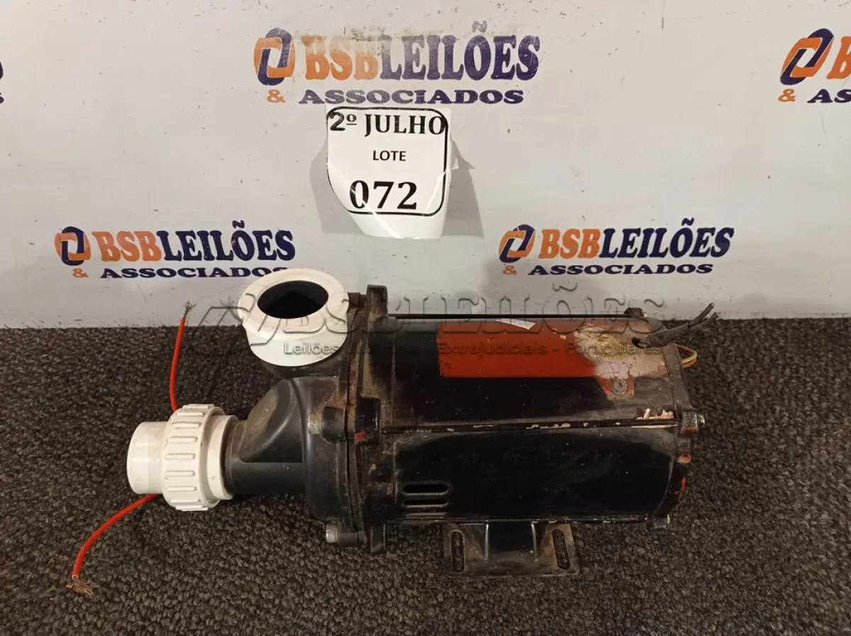 LOTE 072 - 01 MOTOR BOMBA BIVOLT KCEL. (NO ESTADO) ATENÇÃO! FAZER A VISITAÇÃO ANTES DE ARREMATAR, NÃO SABEMOS SE FUNCIONA. LEILÃO NÃO TEM GARANTIA E NEM DEVOLUÇÃO, SUJEITO A POSSÍVEIS AVARIAS VISÍVEIS/OCULTAS E/OU AUSÊNCIA DE COMPONENTES.