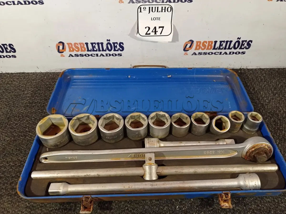 LOTE 247 - 01 JOGO DE SOQUETE ESTRIADO MARCA GEDORE.(NO ESTADO) ATENÇÃO! FAZER A VISITAÇÃO ANTES DE ARREMATAR, NÃO SABEMOS SE FUNCIONA. LEILÃO NÃO TEM GARANTIA E NEM DEVOLUÇÃO, SUJEITO A POSSÍVEIS AVARIAS VISÍVEIS/OCULTAS E/OU AUSÊNCIA DE COMPONENTES.