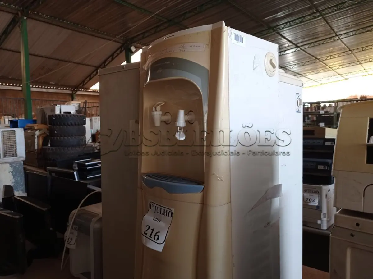 LOTE 216 - 03 BEBEDOUROS PARA GARRAFÃO. (BEGEL LIGANDO) (NO ESTADO) ATENÇÃO! FAZER A VISITAÇÃO ANTES DE ARREMATAR, NÃO SABEMOS SE FUNCIONA. LEILÃO NÃO TEM GARANTIA E NEM DEVOLUÇÃO, SUJEITO A POSSÍVEIS AVARIAS VISÍVEIS/OCULTAS E/OU AUSÊNCIA DE COMPONENTES.