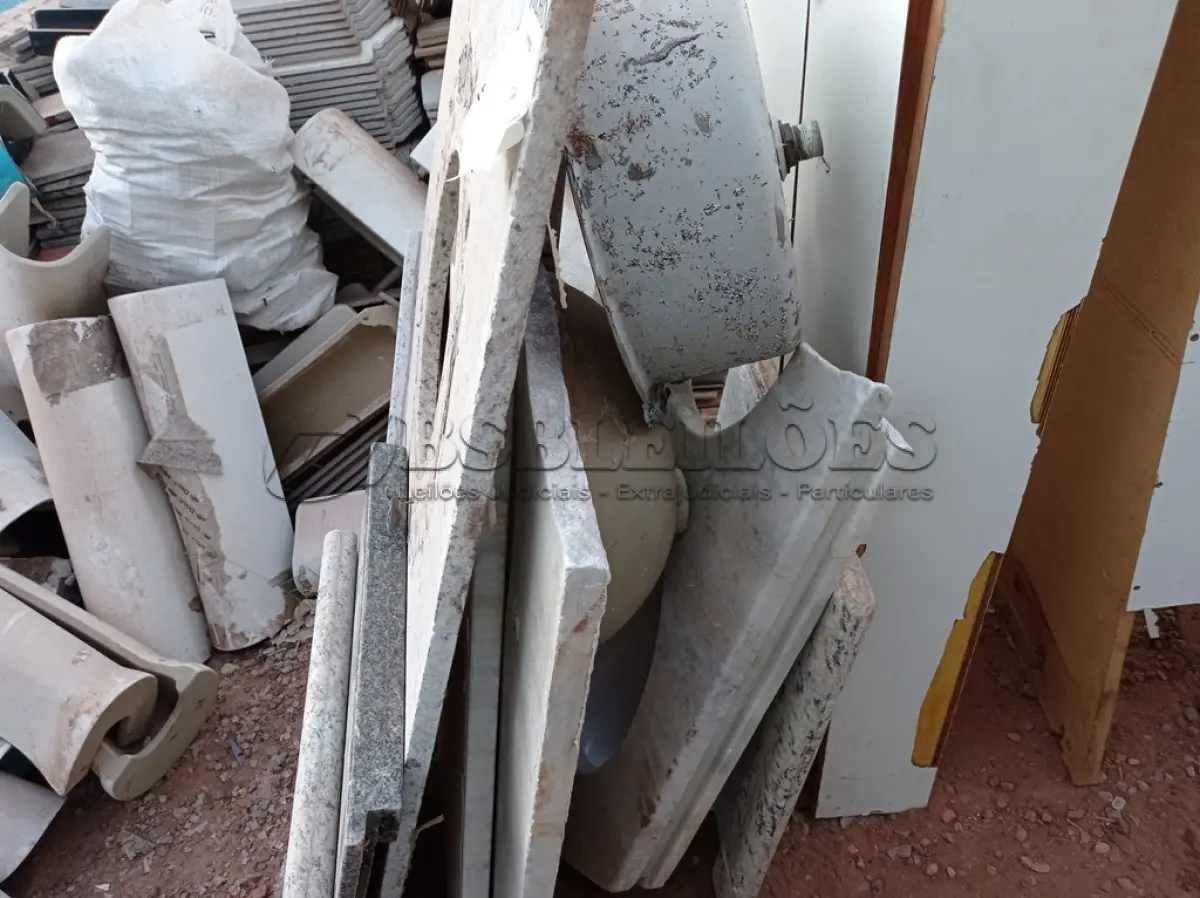 LOTE 323 - 01 BANCADA 02 CUBAS QUEBRADA, 01 BANCADA SEM A CUBA.(NO ESTADO) ATENÇÃO! FAZER A VISITAÇÃO ANTES DE ARREMATAR, NÃO SABEMOS SE FUNCIONA. LEILÃO NÃO TEM GARANTIA E NEM DEVOLUÇÃO, SUJEITO A POSSÍVEIS AVARIAS VISÍVEIS/OCULTAS E/OU AUSÊNCIA DE COMPONENTES.