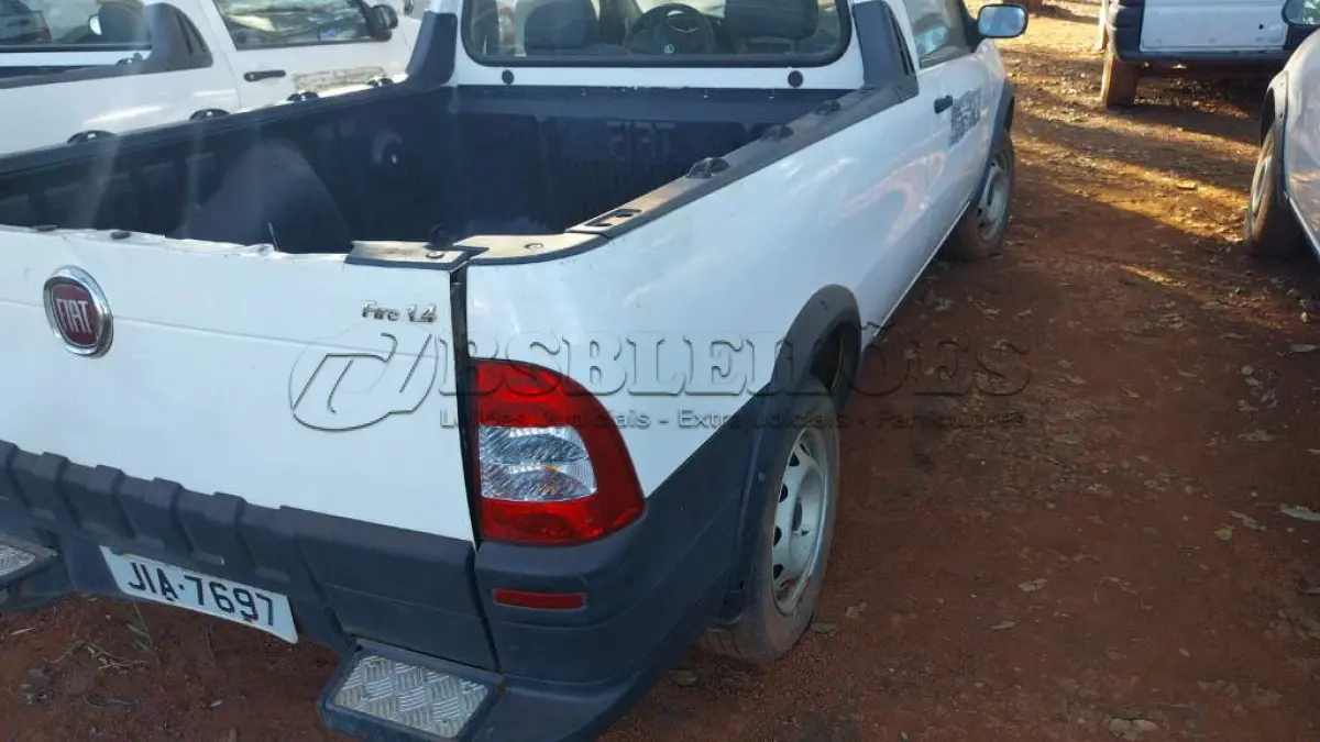 LOTE 022 - 01 FIAT STRADA PICK UP FIRE FLEX; PLACA: JIA-7697; ANO: 2009.  CHASSI: 9BD27803MA7180172, RENAVAM: 00158688236; (VEÍCULO VAZANDO LÍQUIDO DO SISTEMA DE ARREFECIMENTO). (NO ESTADO)