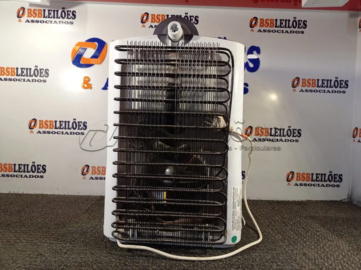 LOTE 079 - 01 BEBEDOURO MARCA COLORMAQ 220V. (NO ESTADO) ATENÇÃO! FAZER A VISITAÇÃO ANTES DE ARREMATAR, NÃO SABEMOS SE FUNCIONA. LEILÃO NÃO TEM GARANTIA E NEM DEVOLUÇÃO, SUJEITO A POSSÍVEIS AVARIAS VISÍVEIS/OCULTAS E/OU AUSÊNCIA DE COMPONENTES.