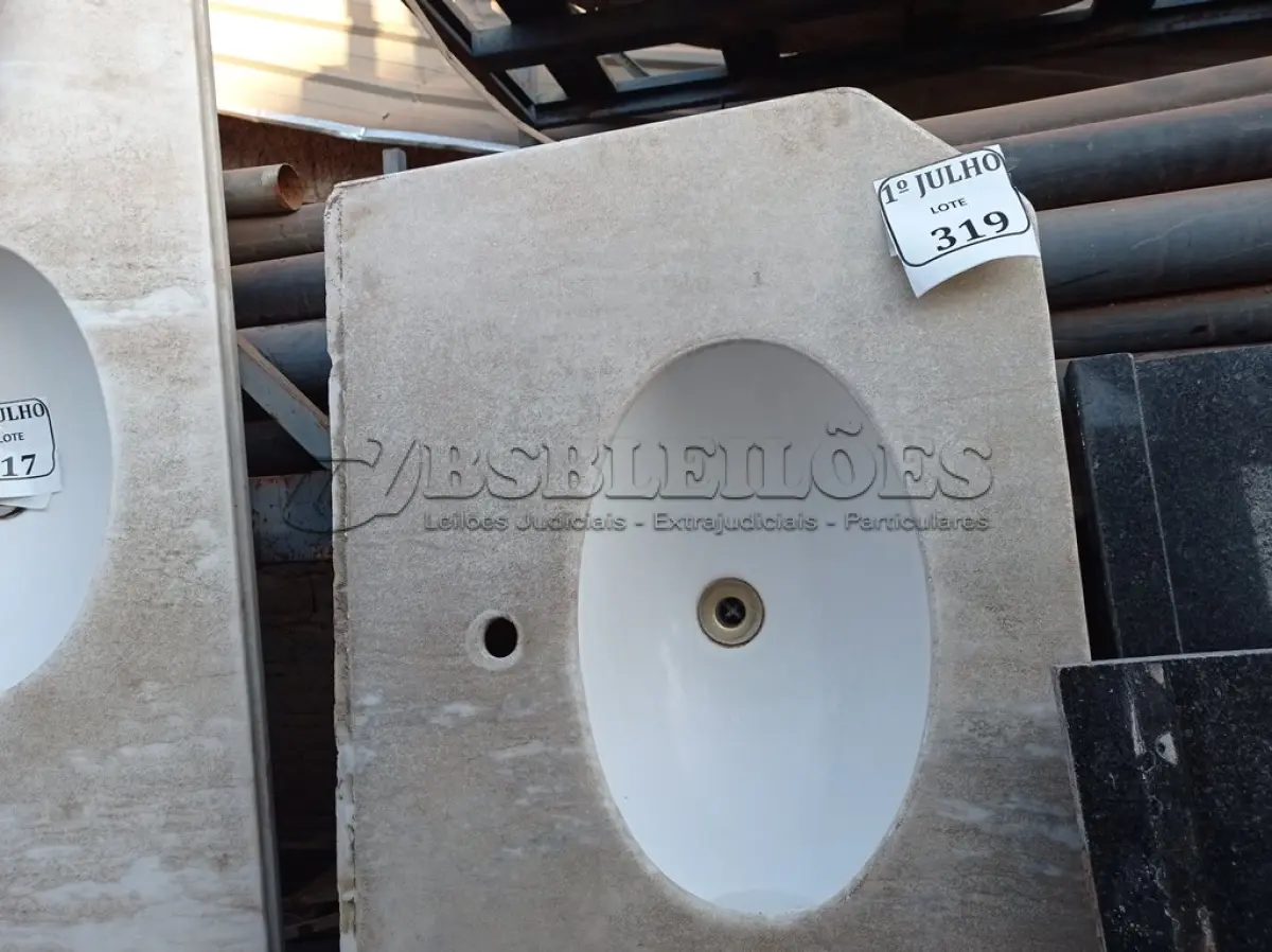 LOTE 319 - 01 BANCADA COM 02 CUBAS. (NO ESTADO) ATENÇÃO! FAZER A VISITAÇÃO ANTES DE ARREMATAR, NÃO SABEMOS SE FUNCIONA. LEILÃO NÃO TEM GARANTIA E NEM DEVOLUÇÃO, SUJEITO A POSSÍVEIS AVARIAS VISÍVEIS/OCULTAS E/OU AUSÊNCIA DE COMPONENTES.