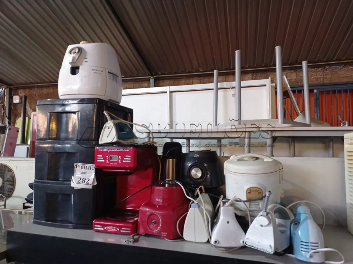 LOTE 282 - 01 LOTE COM UTENSÍLIOS DIVERSOS. (NO ESTADO) ATENÇÃO! FAZER A VISITAÇÃO ANTES DE ARREMATAR, NÃO SABEMOS SE FUNCIONA. LEILÃO NÃO TEM GARANTIA E NEM DEVOLUÇÃO, SUJEITO A POSSÍVEIS AVARIAS VISÍVEIS/OCULTAS E/OU AUSÊNCIA DE COMPONENTES.