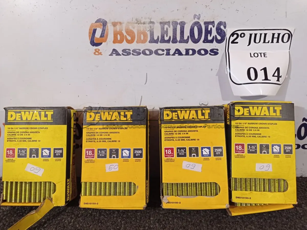 LOTE 014 - 04 CAIXAS DE GRAMPOS 18GA ¼’’ DEWALT. (NO ESTADO) ATENÇÃO! FAZER A VISITAÇÃO ANTES DE ARREMATAR, NÃO SABEMOS SE FUNCIONA. LEILÃO NÃO TEM GARANTIA E NEM DEVOLUÇÃO, SUJEITO A POSSÍVEIS AVARIAS VISÍVEIS/OCULTAS E/OU AUSÊNCIA DE COMPONENTES.