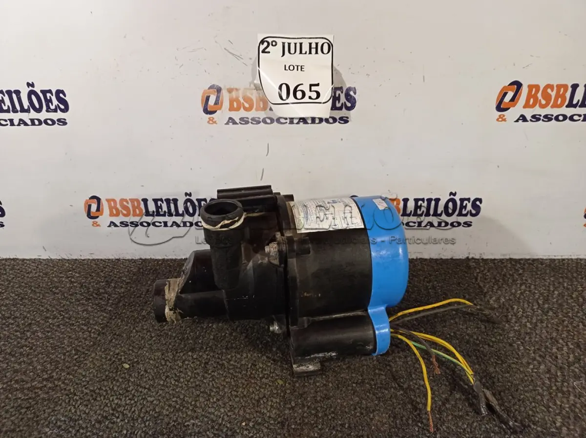 LOTE 065 - 01 MOTOBOMBA 1/2CV MONOFÁSICO. (NO ESTADO) ATENÇÃO! FAZER A VISITAÇÃO ANTES DE ARREMATAR, NÃO SABEMOS SE FUNCIONA. LEILÃO NÃO TEM GARANTIA E NEM DEVOLUÇÃO, SUJEITO A POSSÍVEIS AVARIAS VISÍVEIS/OCULTAS E/OU AUSÊNCIA DE COMPONENTES.