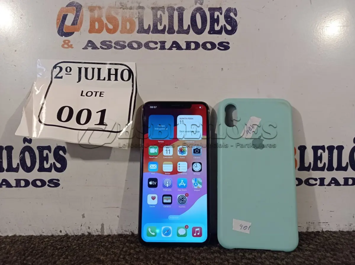 LOTE 001 - 01 IPHONE XS MAX 64GB SEM CARREGADOR. (NO ESTADO) ATENÇÃO! FAZER A VISITAÇÃO ANTES DE ARREMATAR, NÃO SABEMOS SE FUNCIONA. LEILÃO NÃO TEM GARANTIA E NEM DEVOLUÇÃO, SUJEITO A POSSÍVEIS AVARIAS VISÍVEIS/OCULTAS E/OU AUSÊNCIA DE COMPONENTES.
