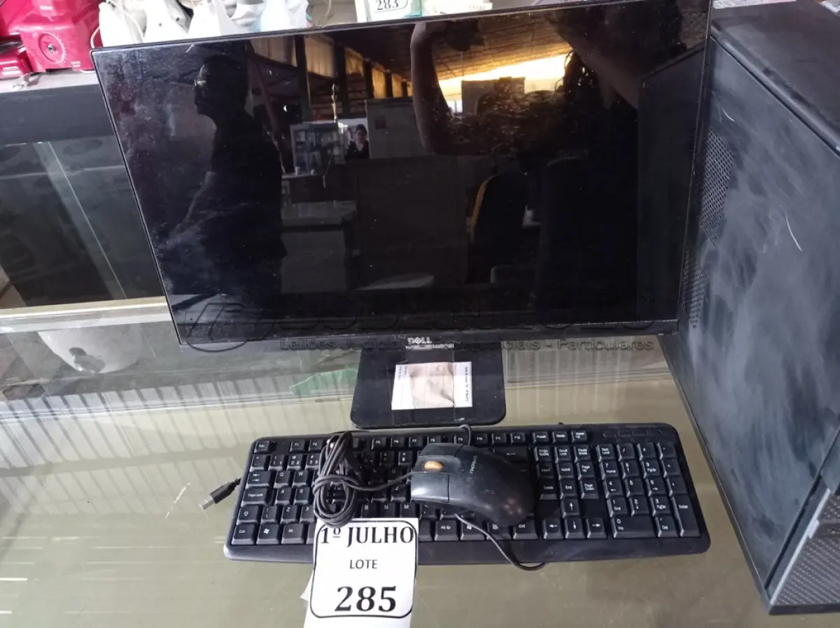 LOTE 285 - 01 COMPUTADOR OPTIPLEX 3010 COM MONITOR LCD, TECLADO E MOUSE. (NO ESTADO) ATENÇÃO! FAZER A VISITAÇÃO ANTES DE ARREMATAR, NÃO SABEMOS SE FUNCIONA. LEILÃO NÃO TEM GARANTIA E NEM DEVOLUÇÃO, SUJEITO A POSSÍVEIS AVARIAS VISÍVEIS/OCULTAS E/OU AUSÊNCIA DE COMPONENTES.