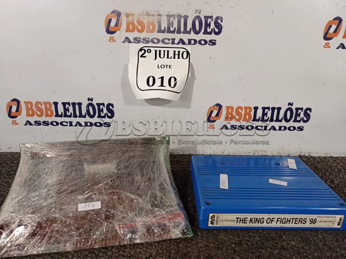 LOTE 010 - 01 CARTUCHO NEO MVS COM PLACA JAMMA. (NO ESTADO) ATENÇÃO! FAZER A VISITAÇÃO ANTES DE ARREMATAR, NÃO SABEMOS SE FUNCIONA. LEILÃO NÃO TEM GARANTIA E NEM DEVOLUÇÃO, SUJEITO A POSSÍVEIS AVARIAS VISÍVEIS/OCULTAS E/OU AUSÊNCIA DE COMPONENTES.