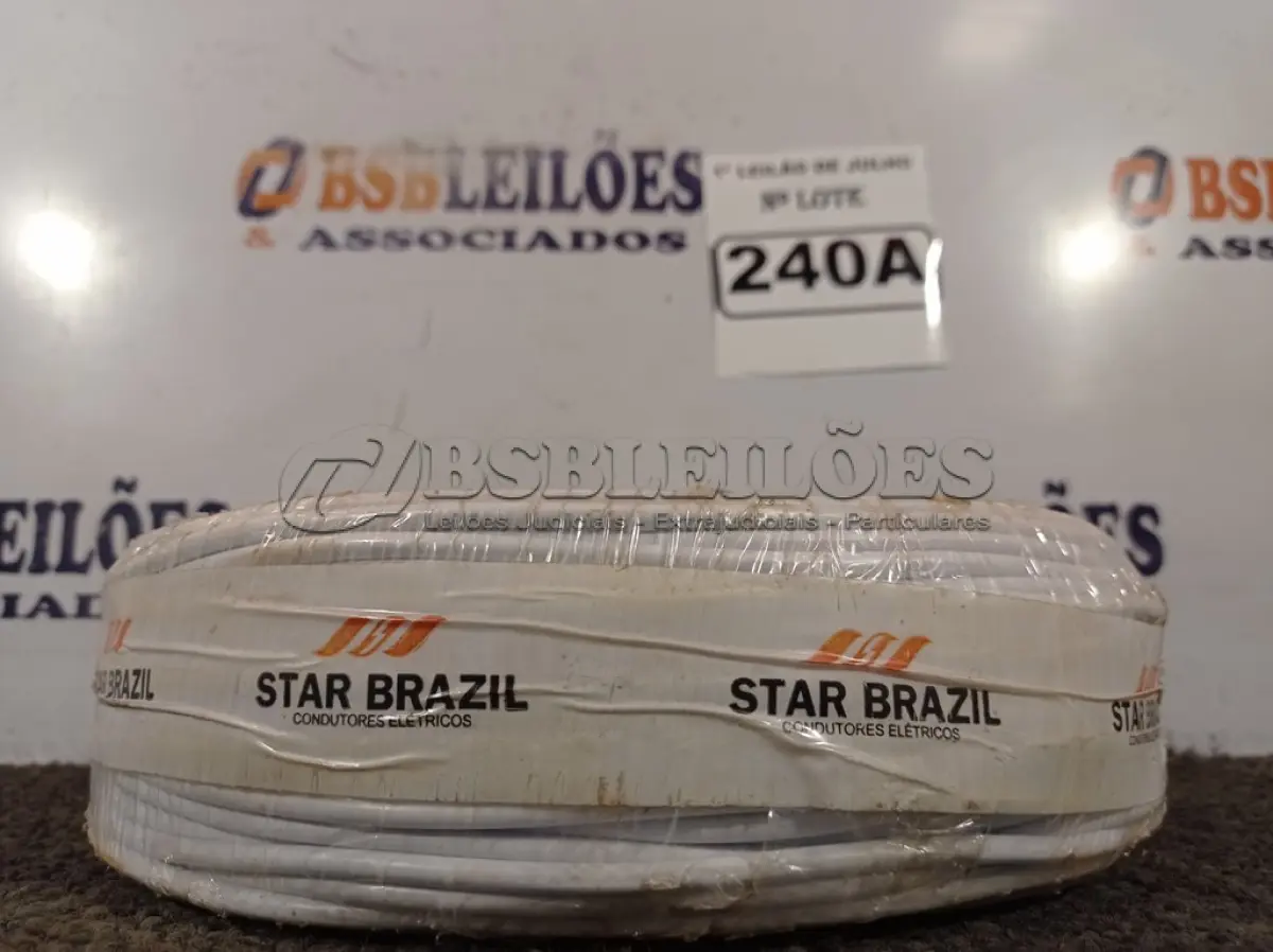 LOTE 240 - 01 ROLO CABO FLEXÍVEL 1×4MM NA COR BRANCA. (NO ESTADO) ATENÇÃO! FAZER A VISITAÇÃO ANTES DE ARREMATAR, NÃO SABEMOS SE FUNCIONA. LEILÃO NÃO TEM GARANTIA E NEM DEVOLUÇÃO, SUJEITO A POSSÍVEIS AVARIAS VISÍVEIS/OCULTAS E/OU AUSÊNCIA DE COMPONENTES.