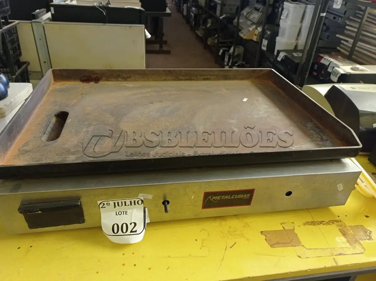 LOTE 002 - 01 CHAPA A GÁS MARCA METALCUBAS. (NO ESTADO) ATENÇÃO! FAZER A VISITAÇÃO ANTES DE ARREMATAR, NÃO SABEMOS SE FUNCIONA. LEILÃO NÃO TEM GARANTIA E NEM DEVOLUÇÃO, SUJEITO A POSSÍVEIS AVARIAS VISÍVEIS/OCULTAS E/OU AUSÊNCIA DE COMPONENTES.