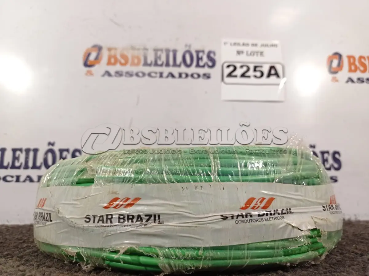 LOTE 225 - 01 ROLO CABO FLEXÍVEL 1×4MM NA COR VERDE. (NO ESTADO) ATENÇÃO! FAZER A VISITAÇÃO ANTES DE ARREMATAR, NÃO SABEMOS SE FUNCIONA. LEILÃO NÃO TEM GARANTIA E NEM DEVOLUÇÃO, SUJEITO A POSSÍVEIS AVARIAS VISÍVEIS/OCULTAS E/OU AUSÊNCIA DE COMPONENTES.