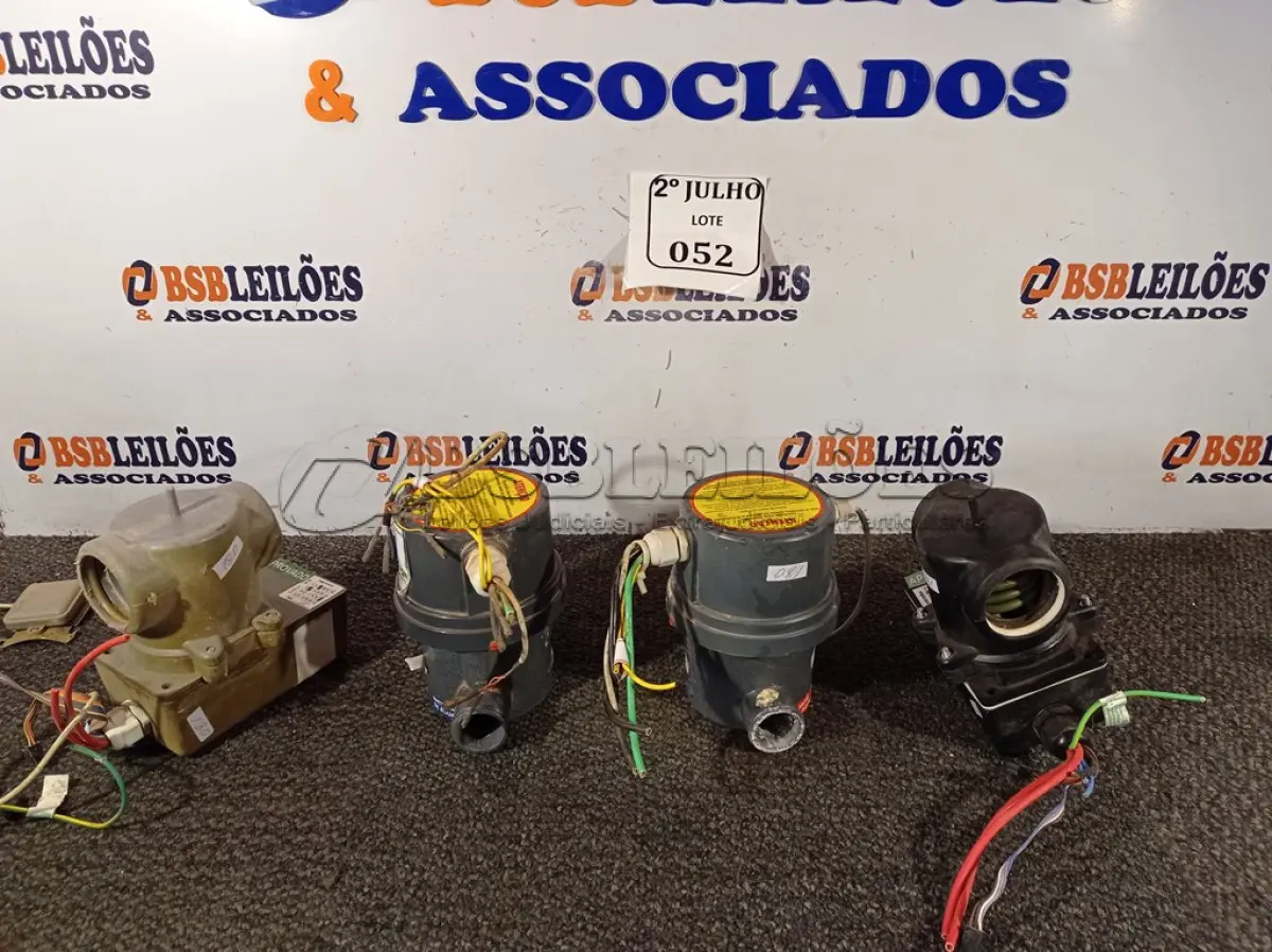 LOTE 052 - 04 AQUECEDORES PARA BANHEIRA. (NO ESTADO) ATENÇÃO! FAZER A VISITAÇÃO ANTES DE ARREMATAR, NÃO SABEMOS SE FUNCIONA. LEILÃO NÃO TEM GARANTIA E NEM DEVOLUÇÃO, SUJEITO A POSSÍVEIS AVARIAS VISÍVEIS/OCULTAS E/OU AUSÊNCIA DE COMPONENTES.