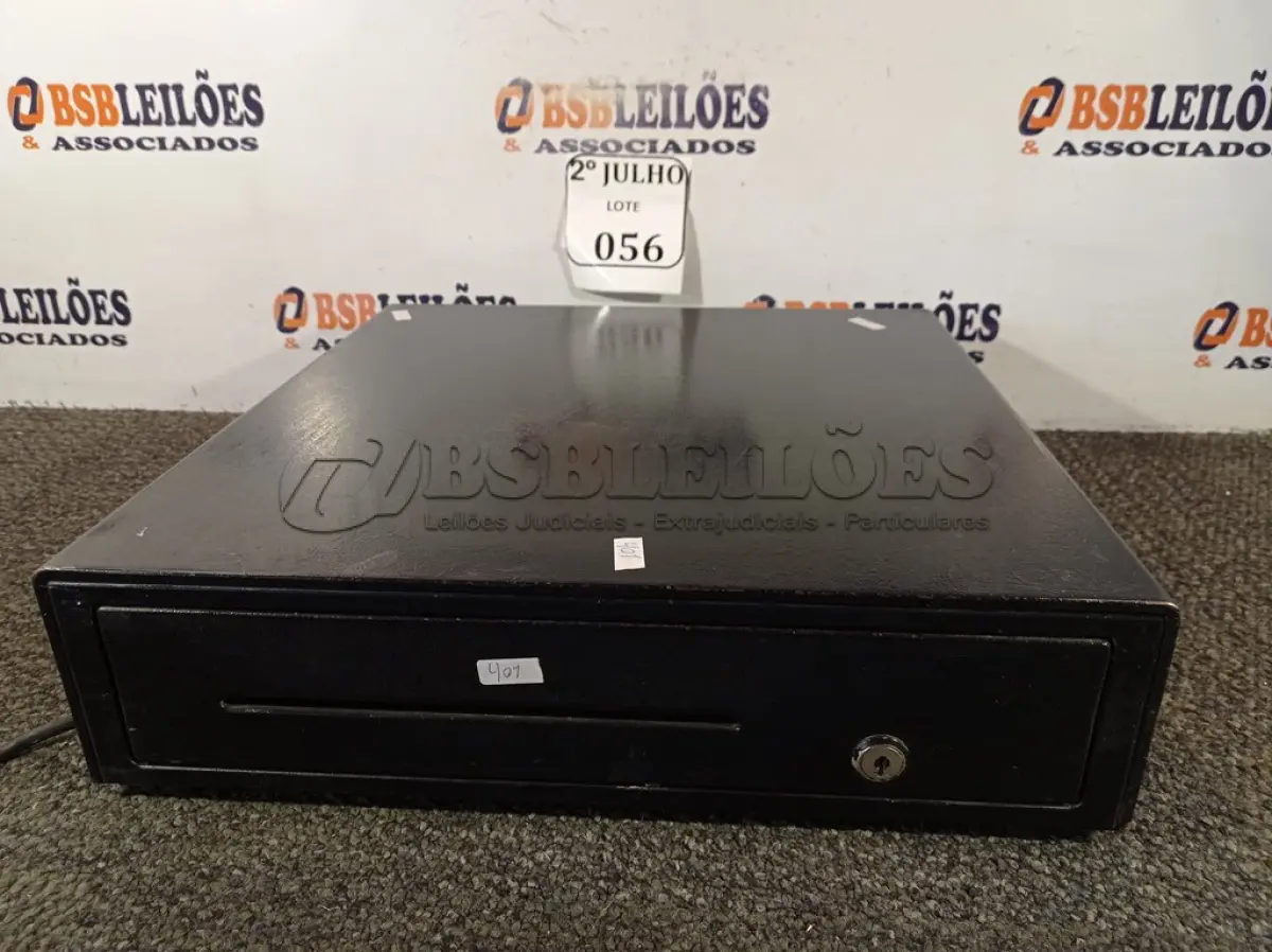 LOTE 056 - 01 CAIXA REGISTRADORA. (NO ESTADO) ATENÇÃO! FAZER A VISITAÇÃO ANTES DE ARREMATAR, NÃO SABEMOS SE FUNCIONA. LEILÃO NÃO TEM GARANTIA E NEM DEVOLUÇÃO, SUJEITO A POSSÍVEIS AVARIAS VISÍVEIS/OCULTAS E/OU AUSÊNCIA DE COMPONENTES.