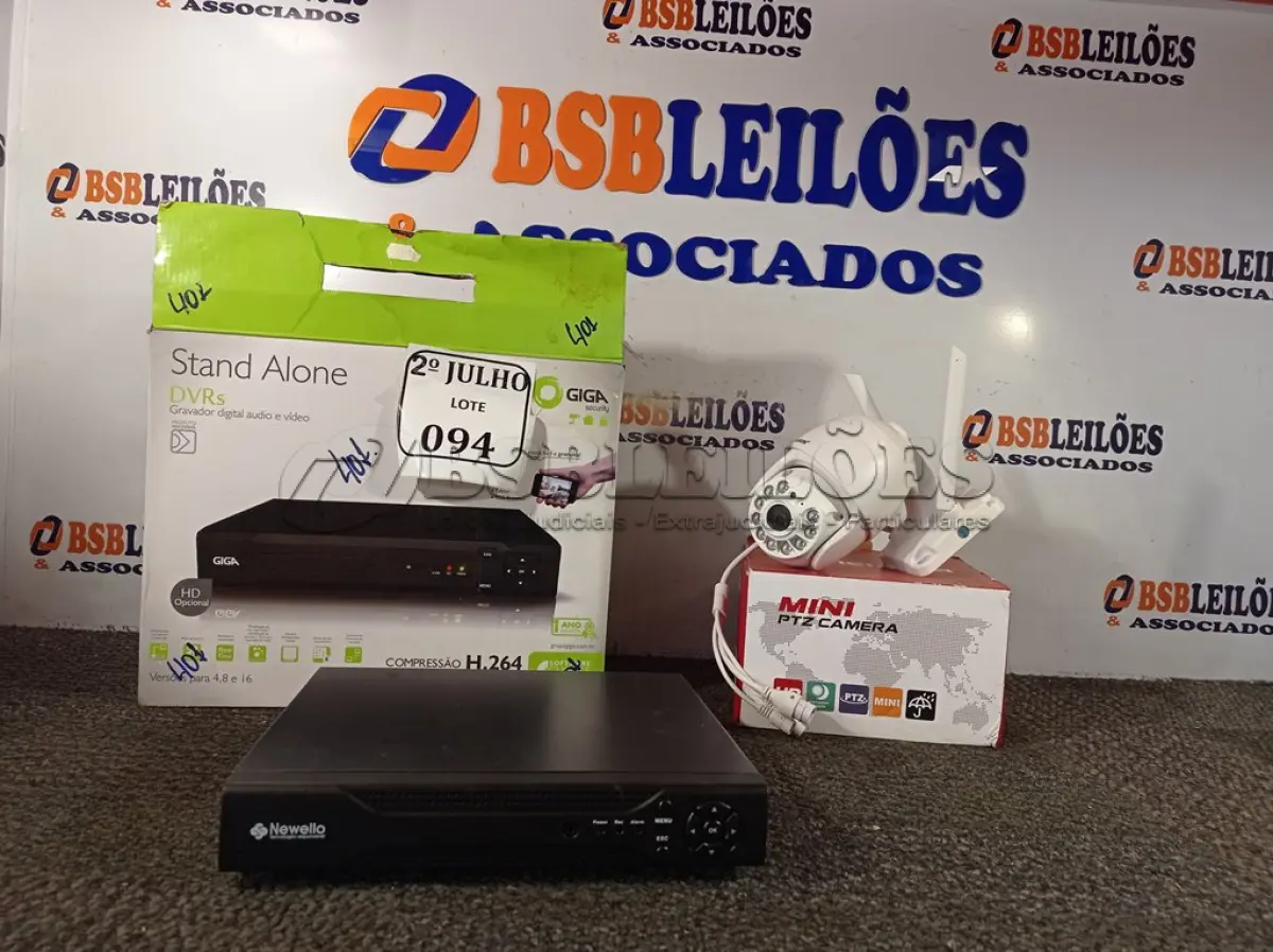 LOTE 094 - 01 DVR E 01 MINI CÂMERA. (NO ESTADO) ATENÇÃO! FAZER A VISITAÇÃO ANTES DE ARREMATAR, NÃO SABEMOS SE FUNCIONA. LEILÃO NÃO TEM GARANTIA E NEM DEVOLUÇÃO, SUJEITO A POSSÍVEIS AVARIAS VISÍVEIS/OCULTAS E/OU AUSÊNCIA DE COMPONENTES.