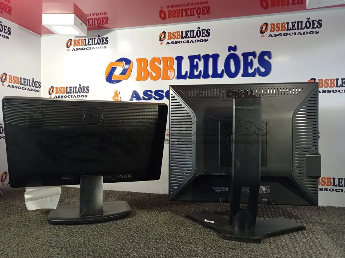 LOTE 103 - 02 MONITORES 19’’, SENDO 01 COM BASE GIRATÓRIA. (NO ESTADO) ATENÇÃO! FAZER A VISITAÇÃO ANTES DE ARREMATAR, NÃO SABEMOS SE FUNCIONA. LEILÃO NÃO TEM GARANTIA E NEM DEVOLUÇÃO, SUJEITO A POSSÍVEIS AVARIAS VISÍVEIS/OCULTAS E/OU AUSÊNCIA DE COMPONENTES.