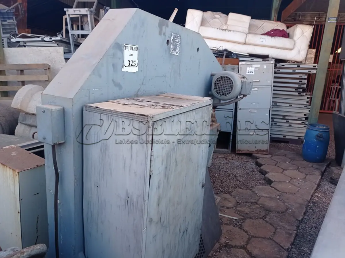 LOTE 325 - 01 TESOURA PUNCIONADEIRA FRANHO COM MOTOR TRIFÁSICO. (NO ESTADO) ATENÇÃO! FAZER A VISITAÇÃO ANTES DE ARREMATAR, NÃO SABEMOS SE FUNCIONA. LEILÃO NÃO TEM GARANTIA E NEM DEVOLUÇÃO, SUJEITO A POSSÍVEIS AVARIAS VISÍVEIS/OCULTAS E/OU AUSÊNCIA DE COMPONENTES.