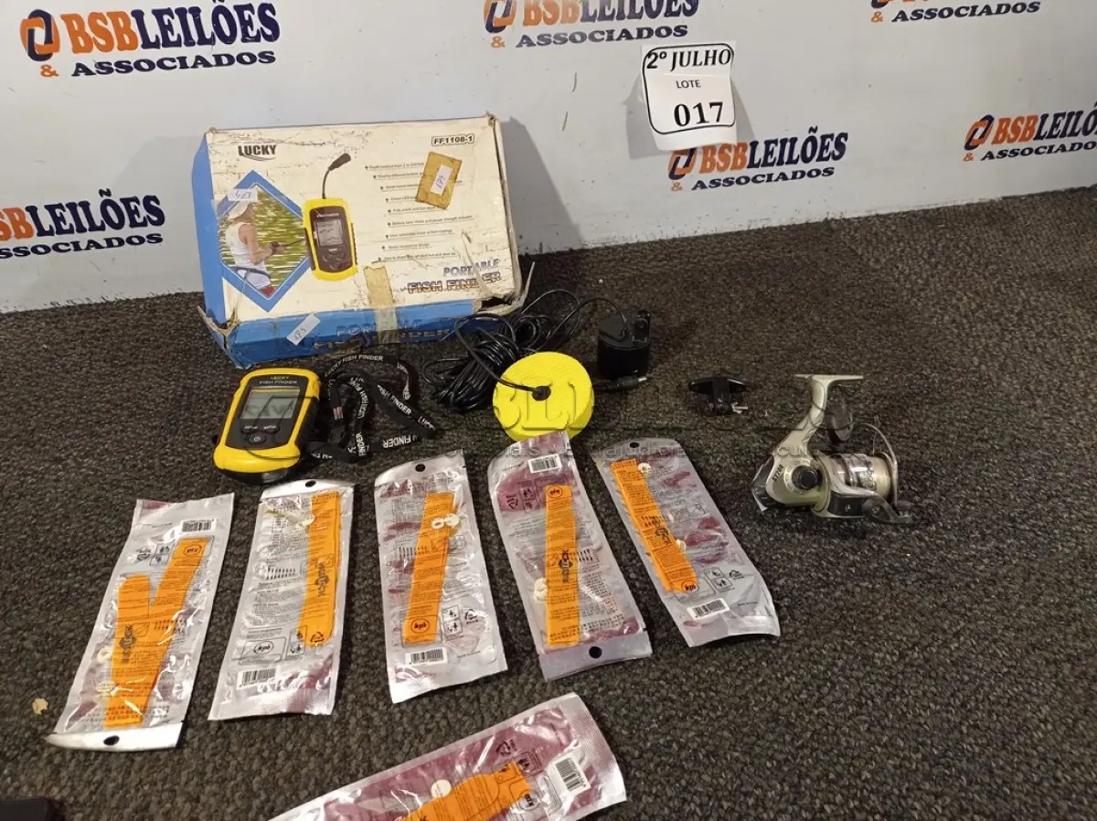 LOTE 017 - 01 LOCALIZADOR SONAR DE PEIXES E 01 MOLINETE. (NO ESTADO) ATENÇÃO! FAZER A VISITAÇÃO ANTES DE ARREMATAR, NÃO SABEMOS SE FUNCIONA. LEILÃO NÃO TEM GARANTIA E NEM DEVOLUÇÃO, SUJEITO A POSSÍVEIS AVARIAS VISÍVEIS/OCULTAS E/OU AUSÊNCIA DE COMPONENTES.